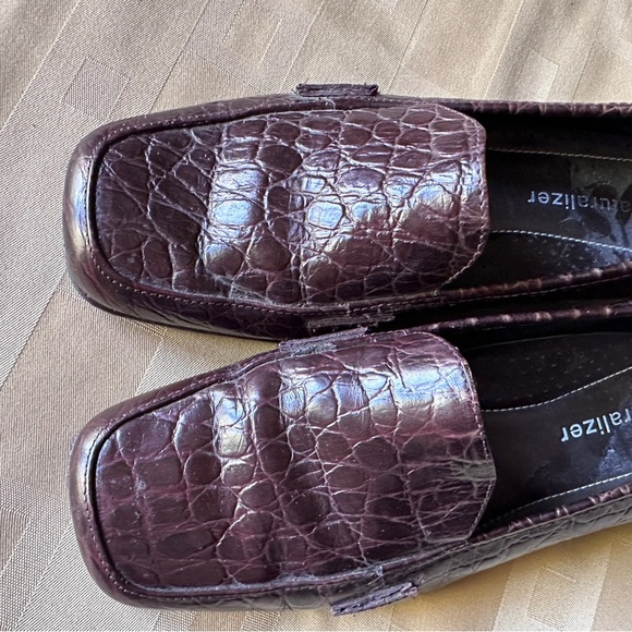 Elegant Brown Loafers for Women Size 5‎ - Picture 2 of 11